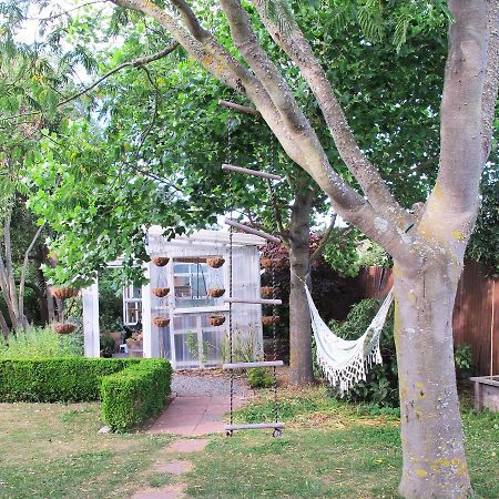 Bed and Breakfast The Old Vicarage Studio Amberley Екстер'єр фото